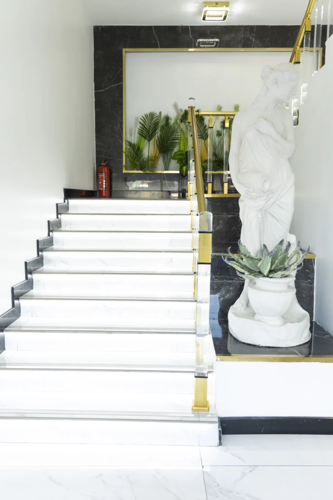 Linemed Ataşehir · Entrance and staircase