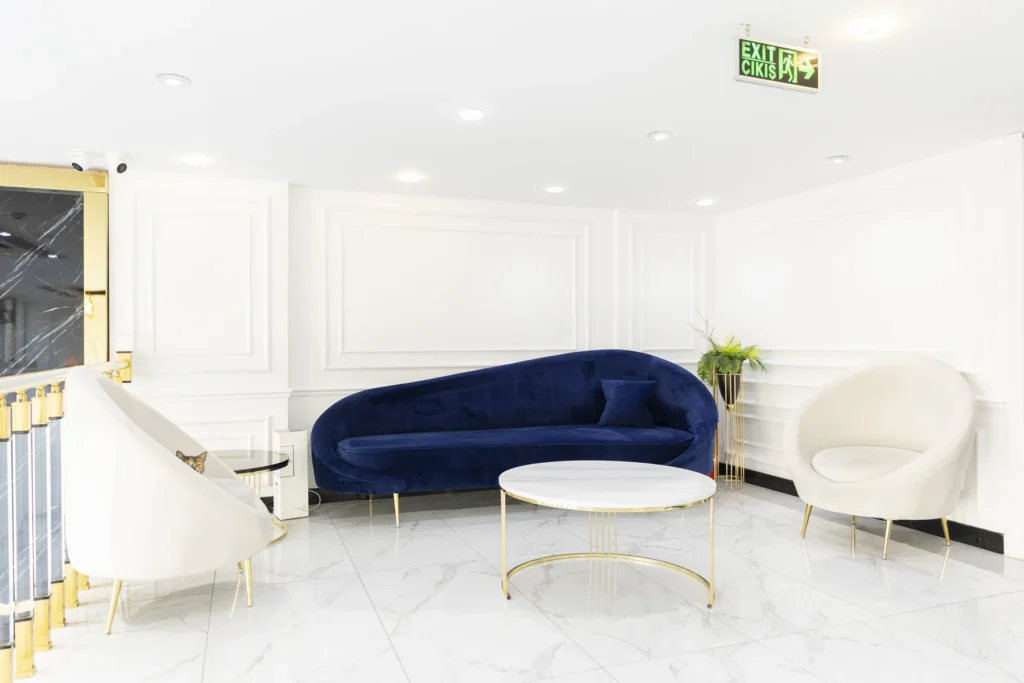 Linemed Ataşehir · Upstairs waiting area