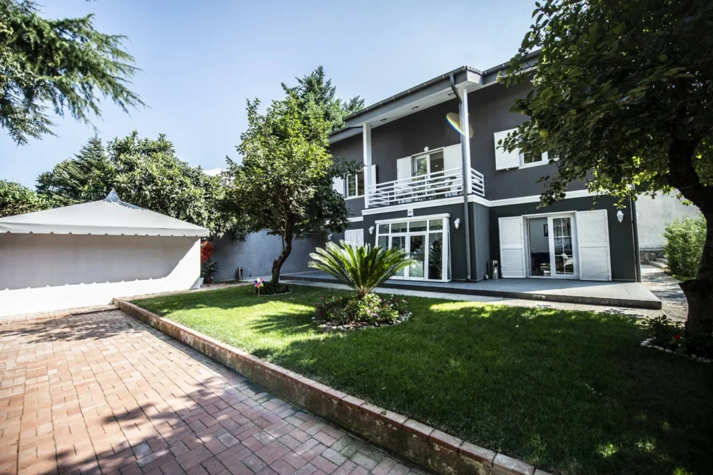 Linemed Levent · Exterior and garden